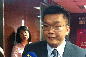 蔡其昌再爆：基金操盤手利用買賣賺退佣