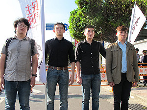 4青年赴新加坡抗議：風險我們自行承擔