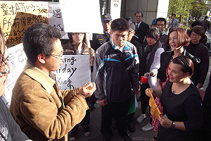 打工度假遭剝削 民團抗議「澳」老闆