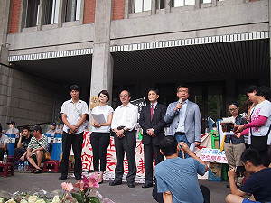 在野黨立委溫情喊話 學生5日宣布退場與否