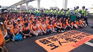 失業收費員再上國道抗爭 籲葉匡時出面