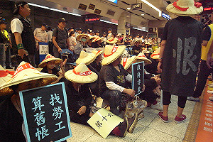 臥軌不是說說而已  誰逼的？