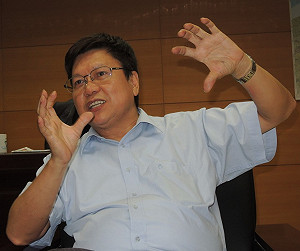 陳伸賢晚間澄清  沒槓上李鴻源