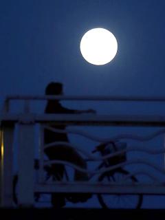 今晚19：32超級月亮  錯過再等18年