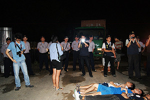 陳明朝夜襲華隆 聲援者肉身擋卡車