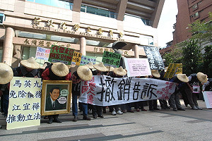 為臥軌致歉  關廠工人誓言年後再戰