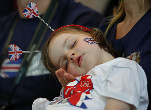 英國研究：熬夜恐讓小孩變笨