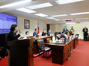 日本豬油也有問題？林淑芬與蔣丙煌互罵