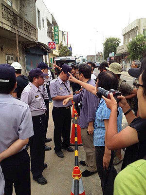 抗議者獲釋  對峙張藥局0.6坪產權