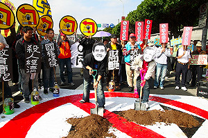 秋鬥週末登場  蛋洗凱道抗議「右轉」