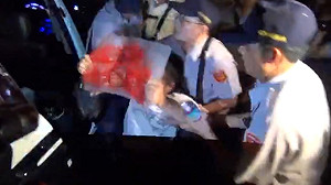 反課綱學生夜襲教育部噴漆 6人遭警帶走