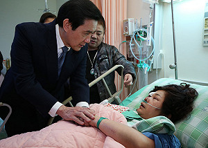 馬探視傷患 陸配：看到你就好多了