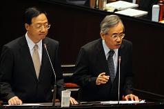 綠委批邱文達鬍子帥氣 但作風太嫩