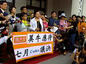 反瘦肉精  民團籲藍委別被摸頭就聽話