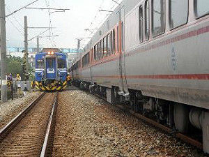 發生土石流  台鐵自強號台東出軌