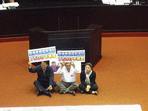 老農津貼過關  加碼1千元設排富條款