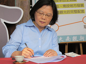 蔡英文喊話：食安問題 朝野坐下來談