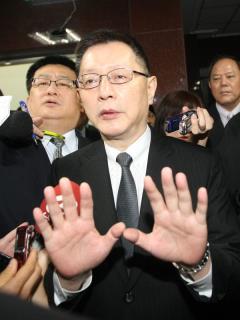 警持mp5衝鋒槍上捷運？王卓鈞：改帶手槍