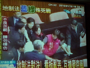 強力放送地制法立院衝突畫面　12家新聞台挨罰