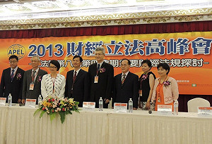 網路使媒體難壟斷？胡元輝、胡幼偉激辯