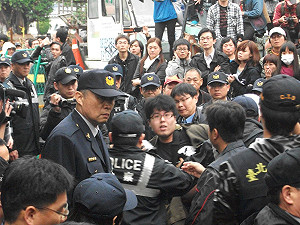 華光衝突波及記者  記協要警方道歉