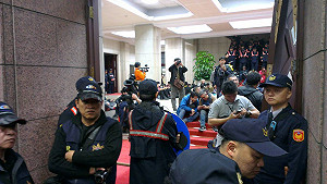 警察暴力侵犯記者  記協嚴厲譴責