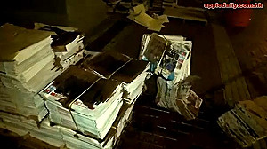 港《蘋果》出刊又受阻  3發行地遭潑黑油