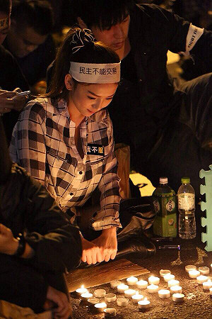 服裝惹議? 劉喬安：釦子已扣到最上面