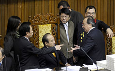 「禁置入」玩假的？  藍反對列優先法案