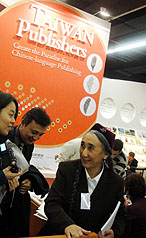 熱比婭現身法蘭克福書展台灣館