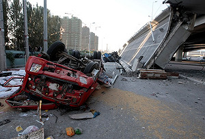中國「百年大橋」不到1年即坍塌