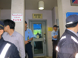 AIT：大門遭聲援者擋住 才未出面接見