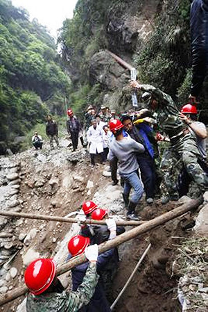四川地震　有災民領救濟品遭拒