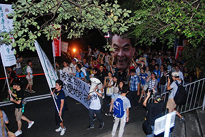 學聯徹夜包圍特首官邸  梁振英仍未理會