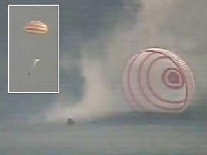 中國神舟十號返航著陸 太空人自主出艙