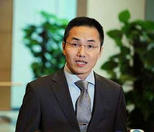 政務官空降香港電台 遭批最黑暗的一天