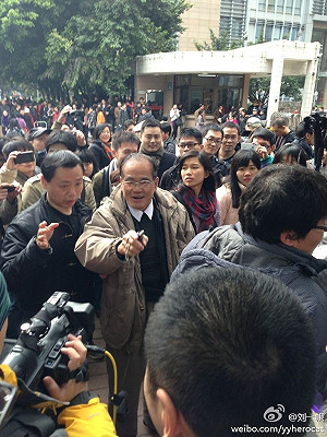 「今天我們都是南周人！」 群眾聚集聲援