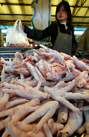 廣西查獲史上最老雞爪  過期46年！