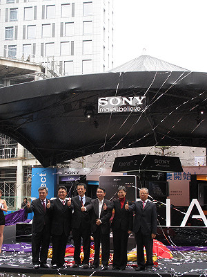 Sony新機四大電信商搶賣 台灣贈品輸香港