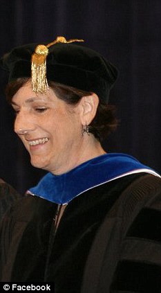 校長假扮學生 臉書加學生為好友辭職