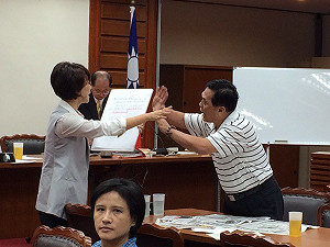 討論核廢料海外再處理 藍綠委又吵成一團