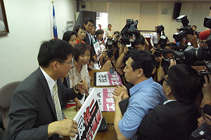 綠委甲動杯葛  核2報告改在藍黨團開