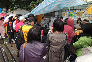 志工護樹逾224小時 柯導現身江翠國中打氣