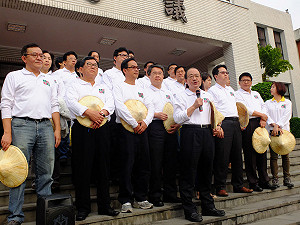 協商未果 40名綠委赴凱道靜坐反核四