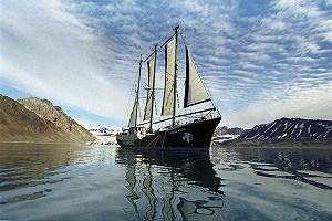 「彩虹勇士號」1月抵台  綠色和平最佳見證