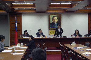 綠委突襲惹藍委不滿  教委會再度休息