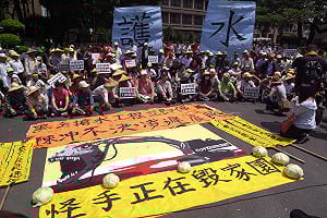 中科搶農水  上百農民政院前靜坐抗議