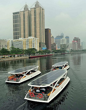 100%太陽能供電  搭船遊愛河零污染