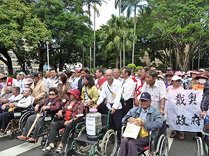 停戴奧辛汙染補助  數百台南民眾北上抗議