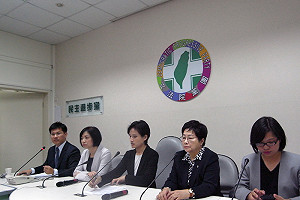 不滿藍杯葛核四報告 綠：勿為台電護航